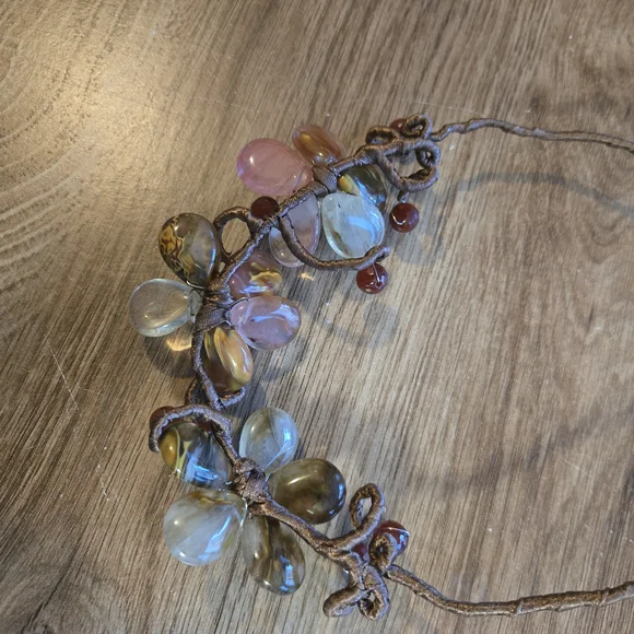 Elegant Floral Beaded Necklace - Picture 6 of 9